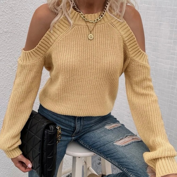 Cold shoulder cutout back sweater - Picture 2 of 6